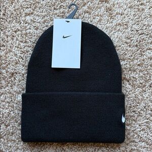 NWT Nike Unisex Cuffed Team Beanie, Black